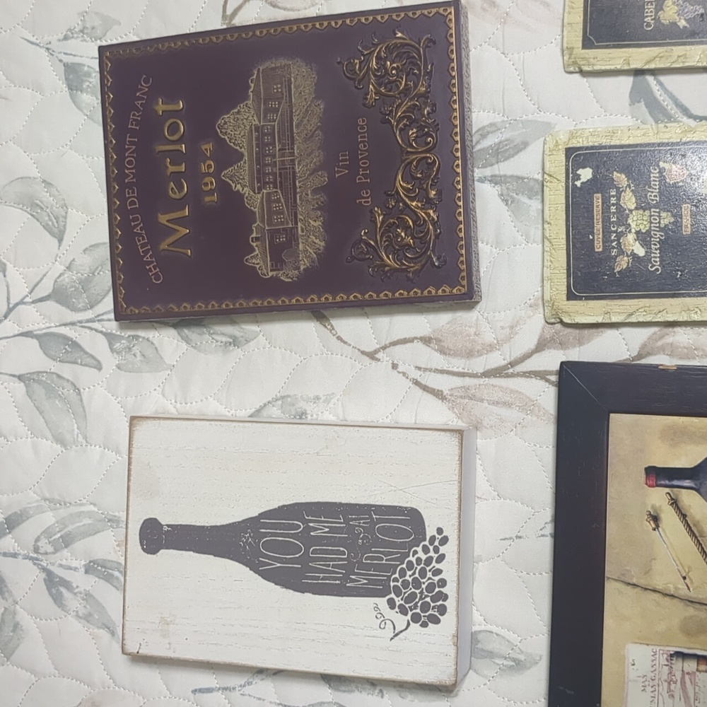 Wine decor bundle - Picture 2 of 10